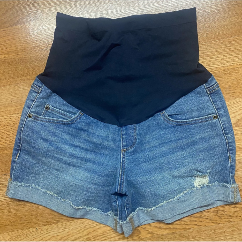 DONT STOP ROCKIN THAT BUMP MATERNITY SHORTS